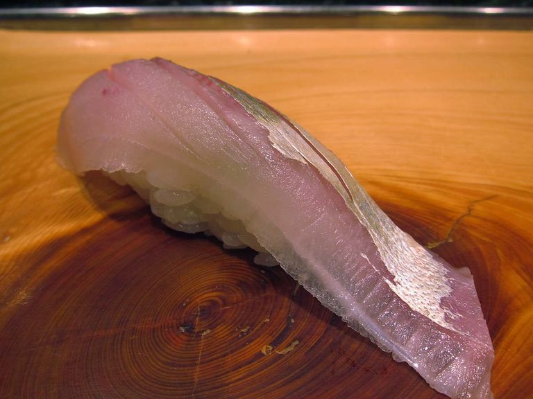 Shima Aji Nigiri im Restaurant Tsukiji Sushi Iwa
