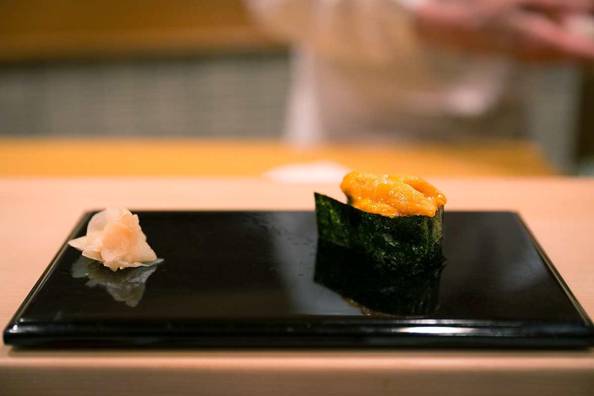 Sea urchin sushi on a plate. 
				City Foodsters (Grace Chen, Jason Wang). 
				Uni (sea urchin), Sukiyabashi Jiro, Tokyo, JP. 
				flickr.com. 
				Attribution 2.0 Generic (CC BY 2.0). 
				